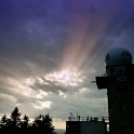 Wolkenstrahlen am Radarturm (ch)