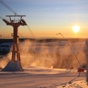Beschneiung des Skihang im Morgenlicht (wh)